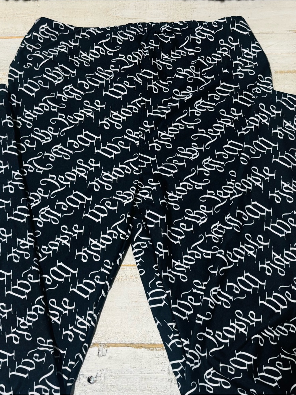 ❤️LuLaRoe “We The People” Leggings, One Size - Picture 4 of 4